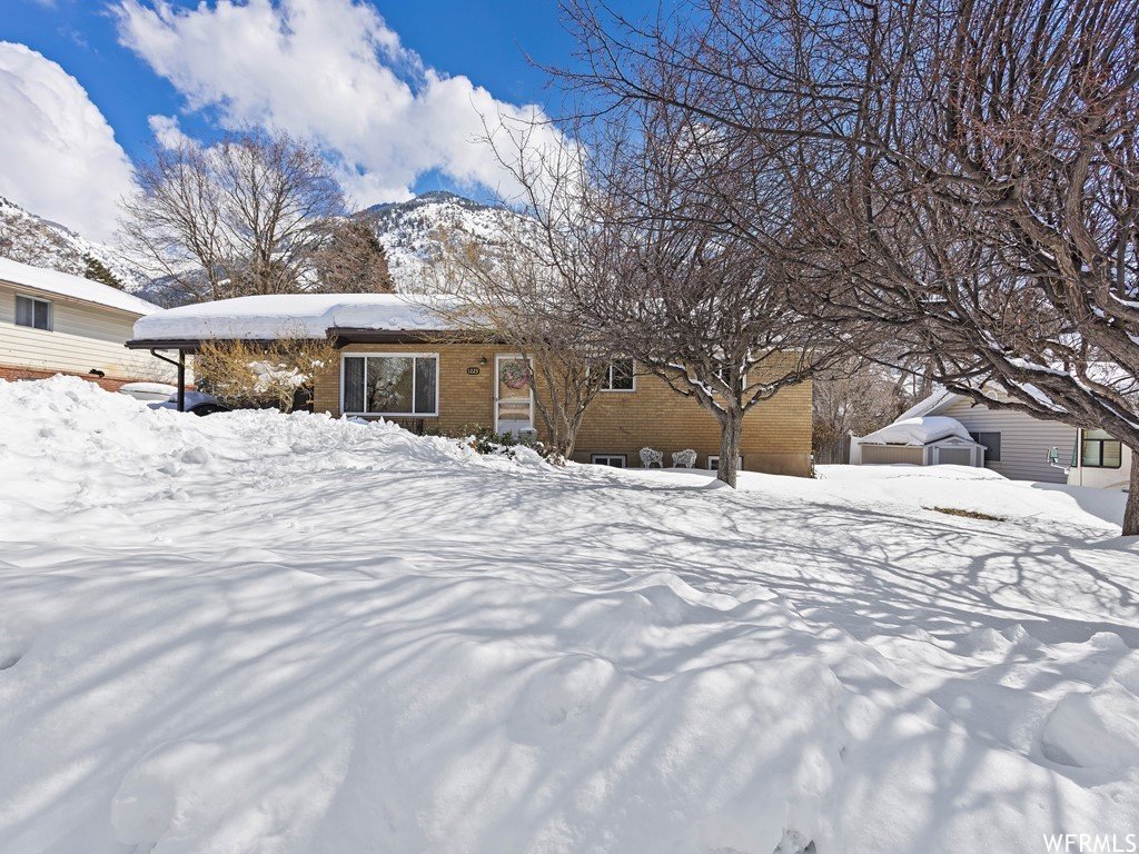 1223 E 2550 N