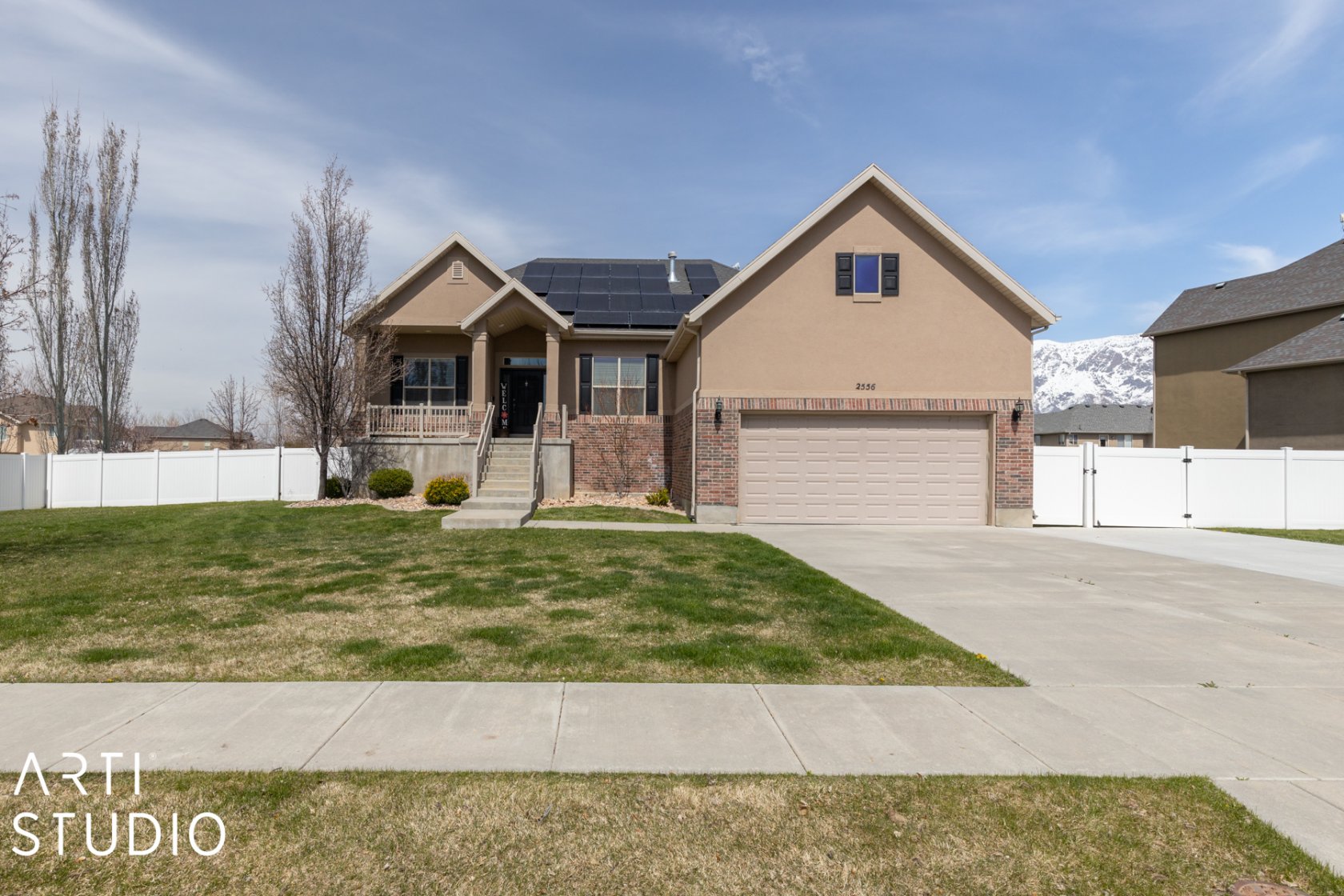 2556 W 2575 N