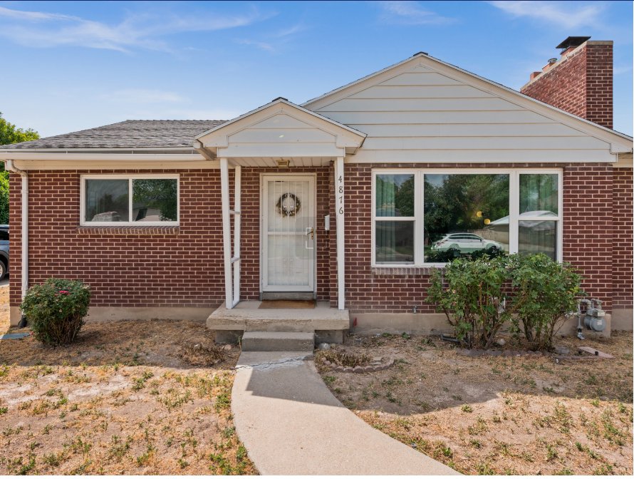 4876 Plymouth View Dr. 