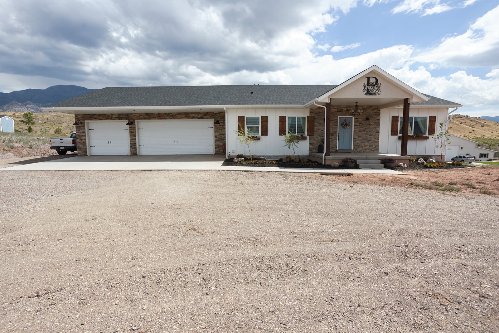 146 E Landslide Rd