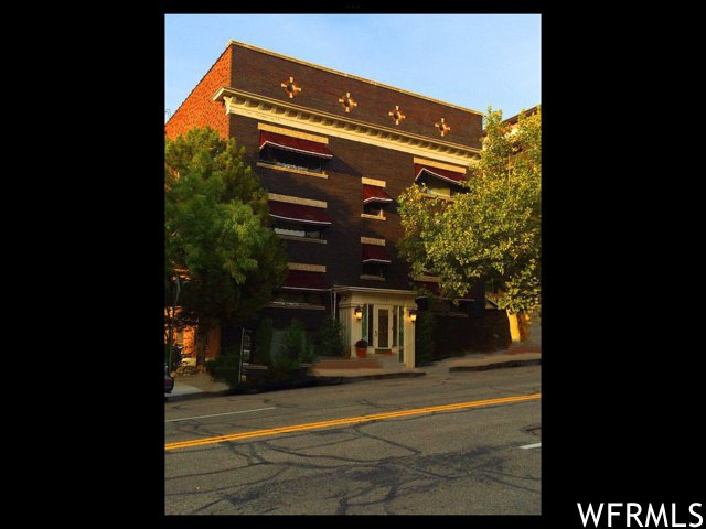 125 E 1st Ave #106