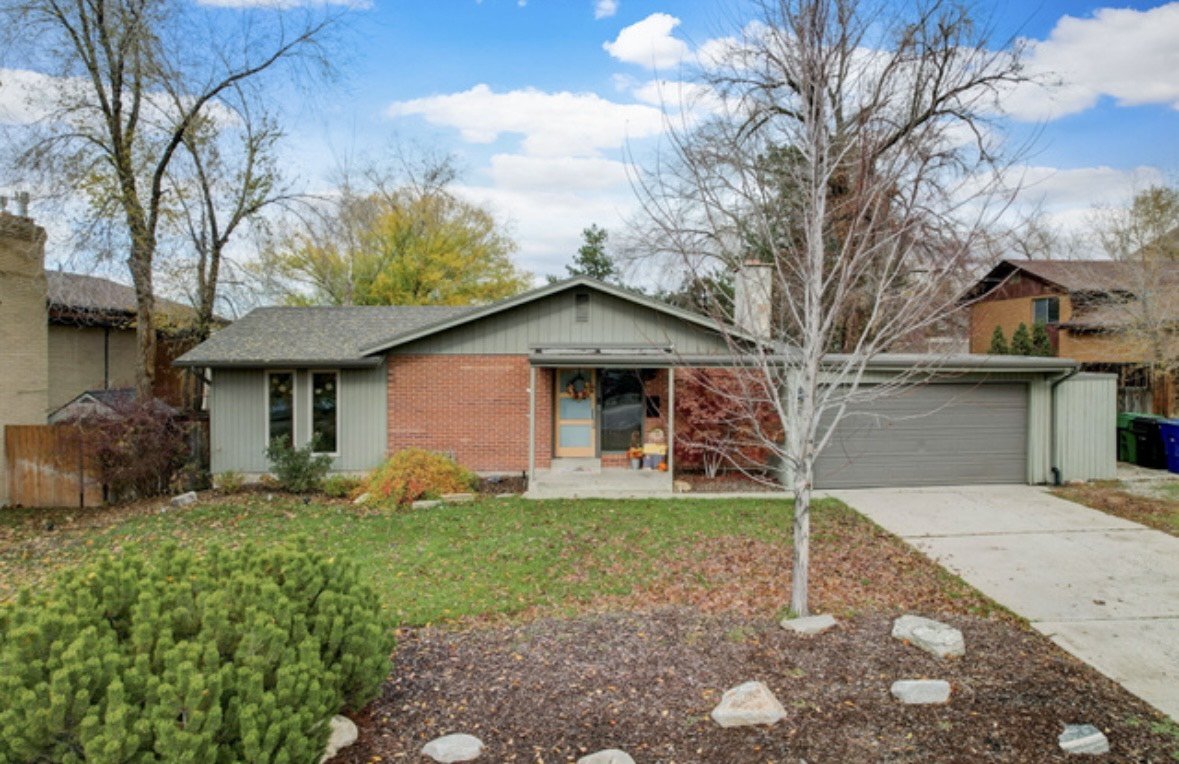 2351 E Ellisonwoods Ave