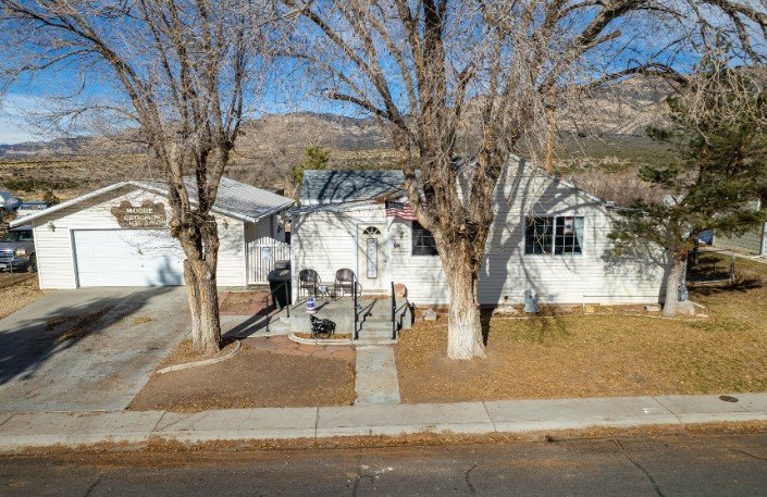 165 W Whitmore Dr.