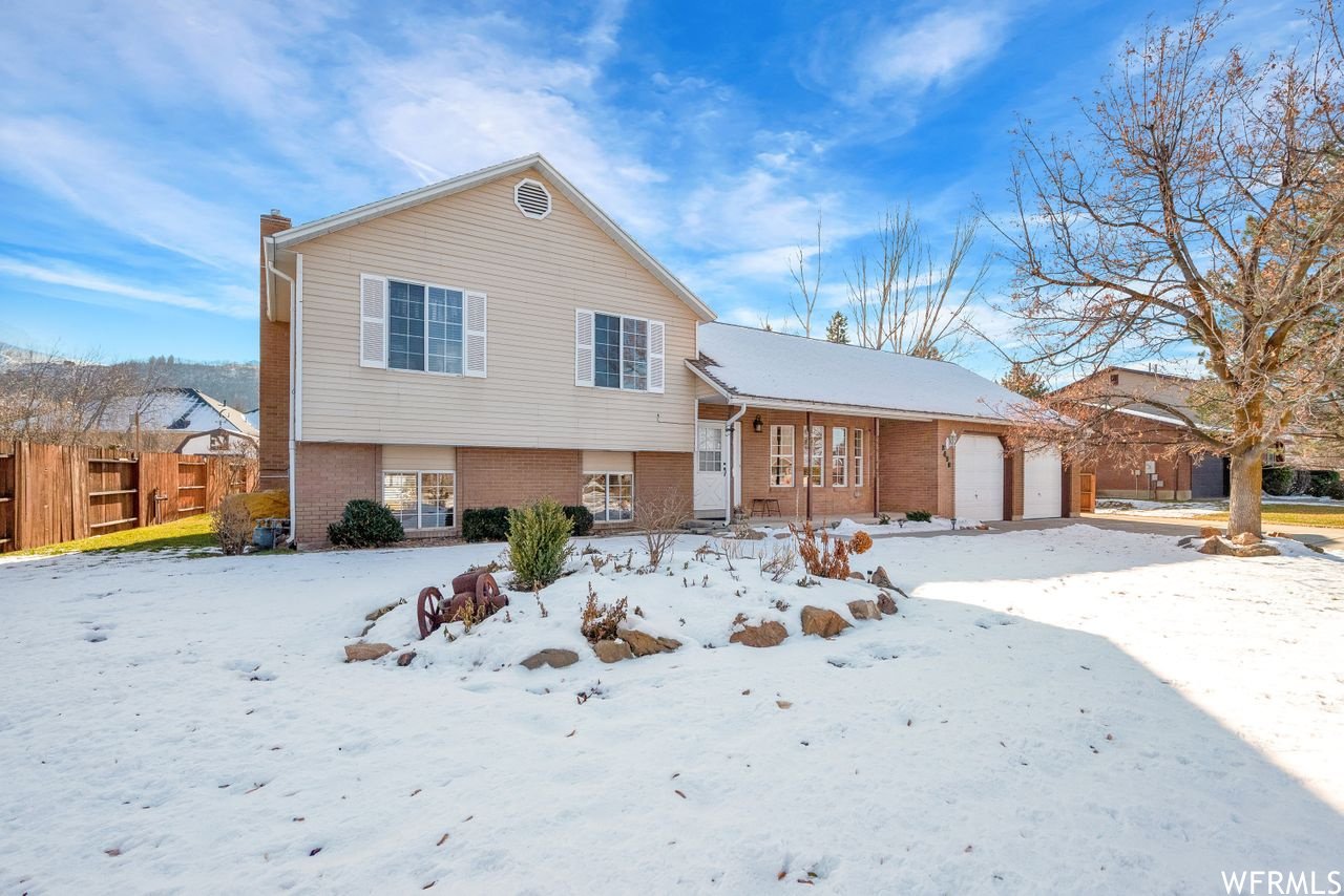 2439 Deer Run Dr.