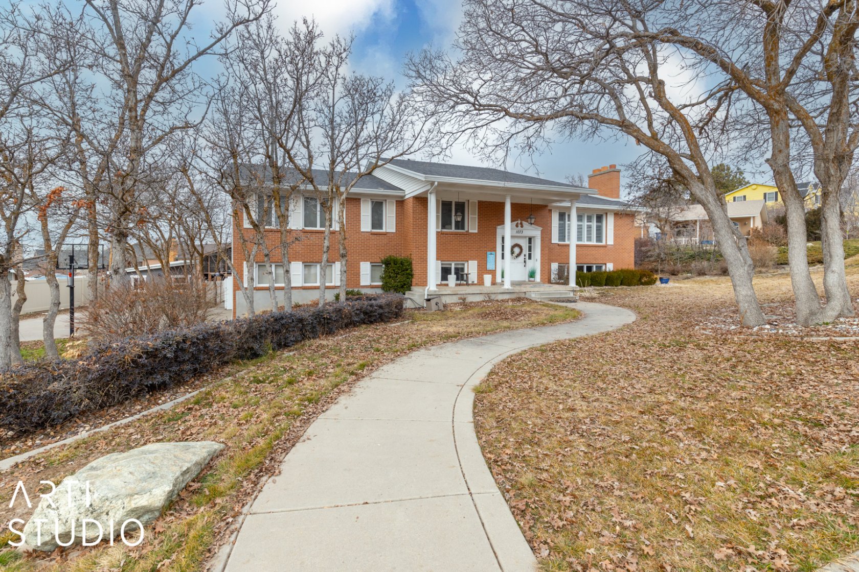 1073 E Sherwood Dr