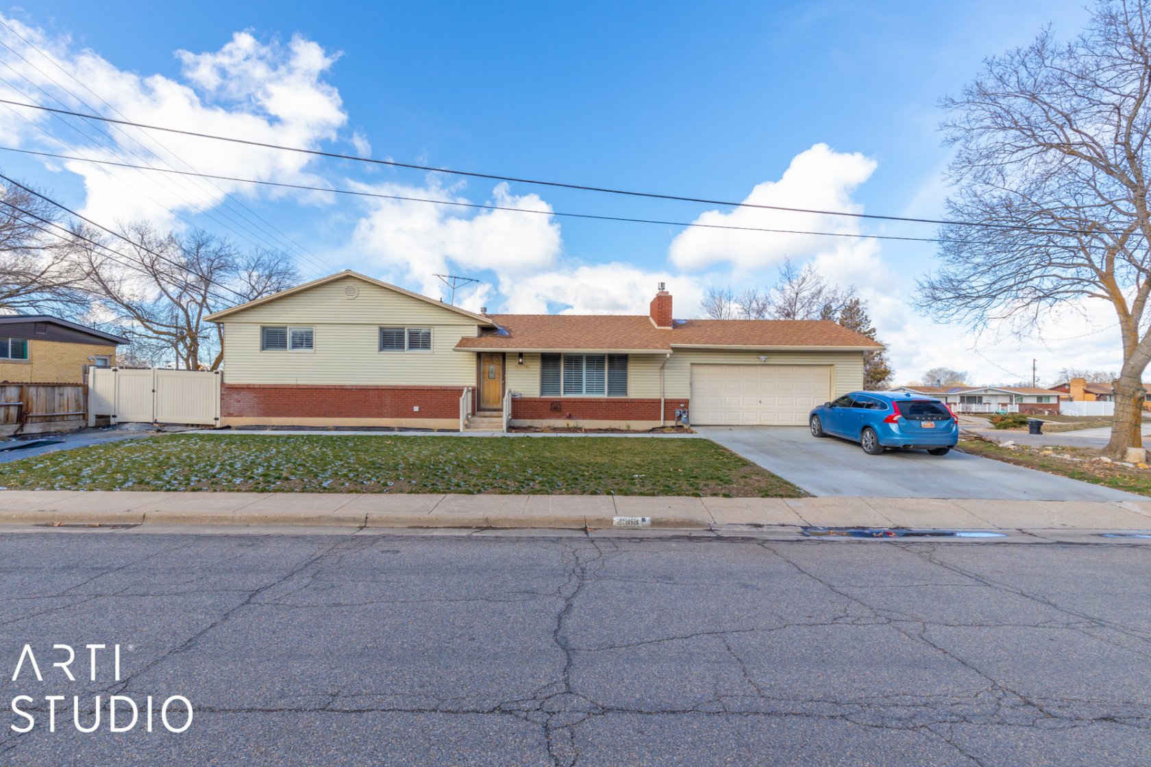 2563 N 250 W