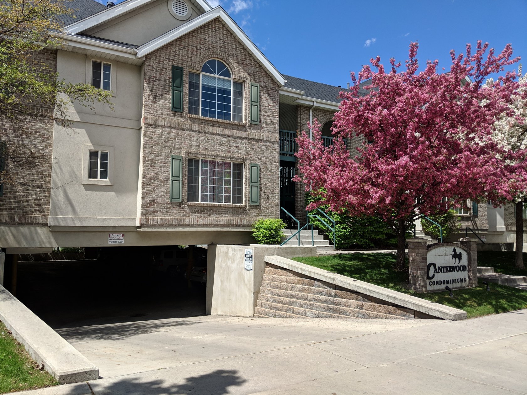  933 N University Ave #4