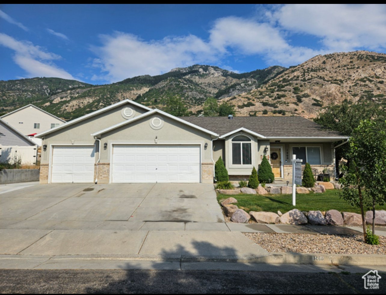 1460 N Black Mountain Dr. E
