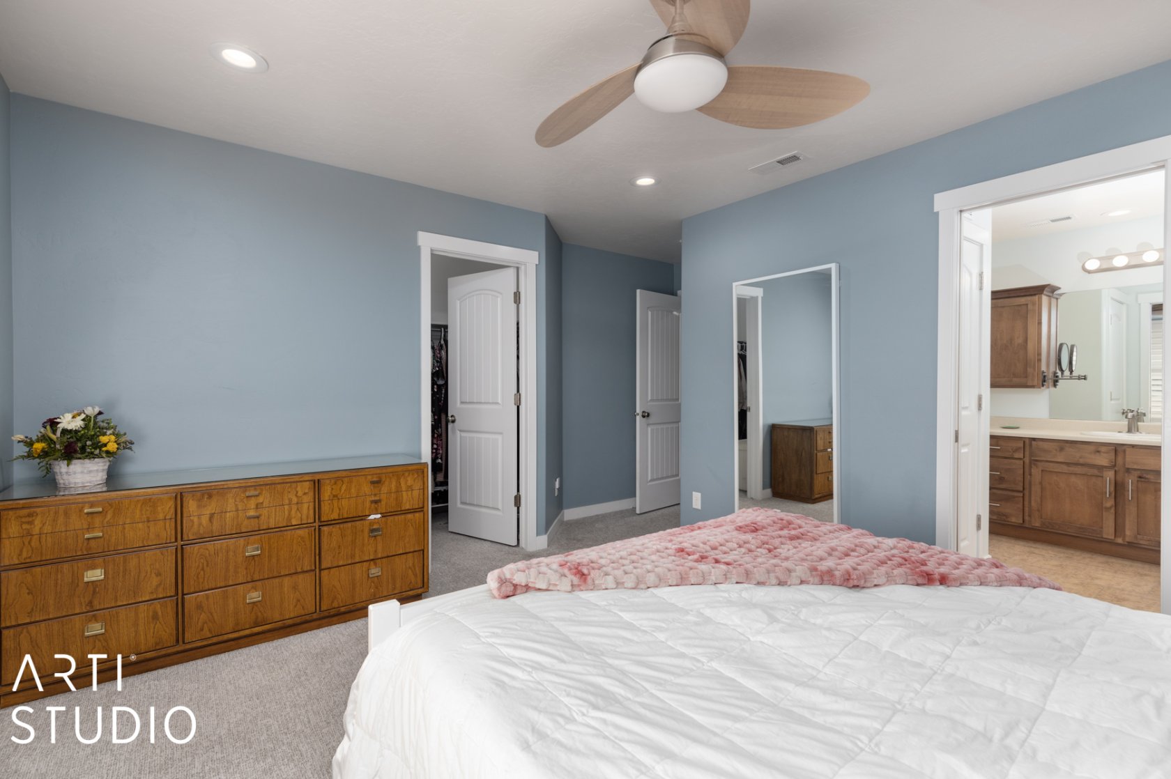 966 N. Elizabeth Dr