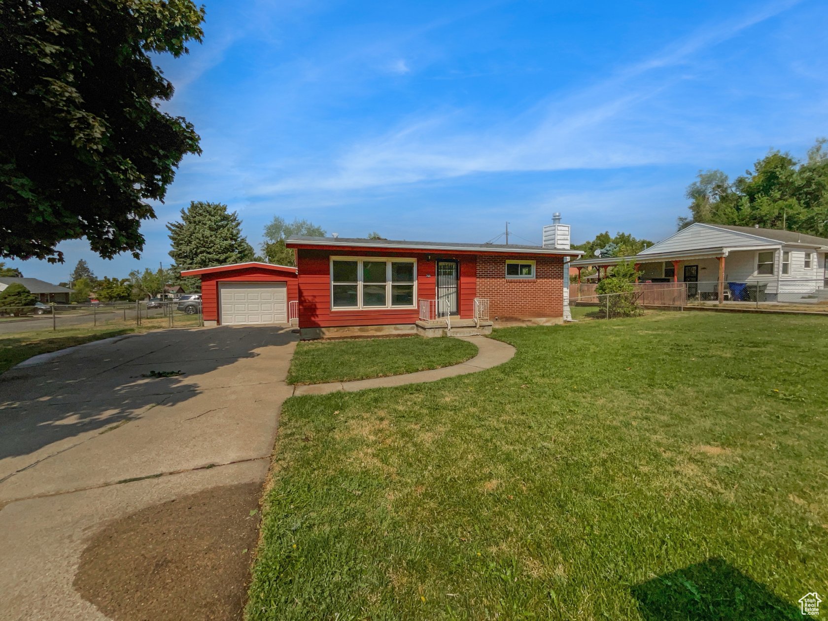 769 Robins Ave