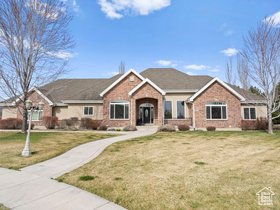 9900 N East Crimson Ct