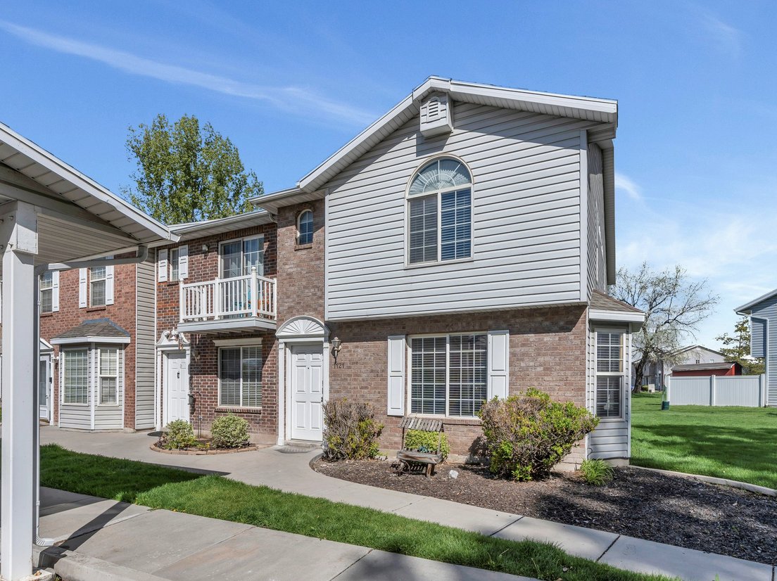 1121 N 2780 W