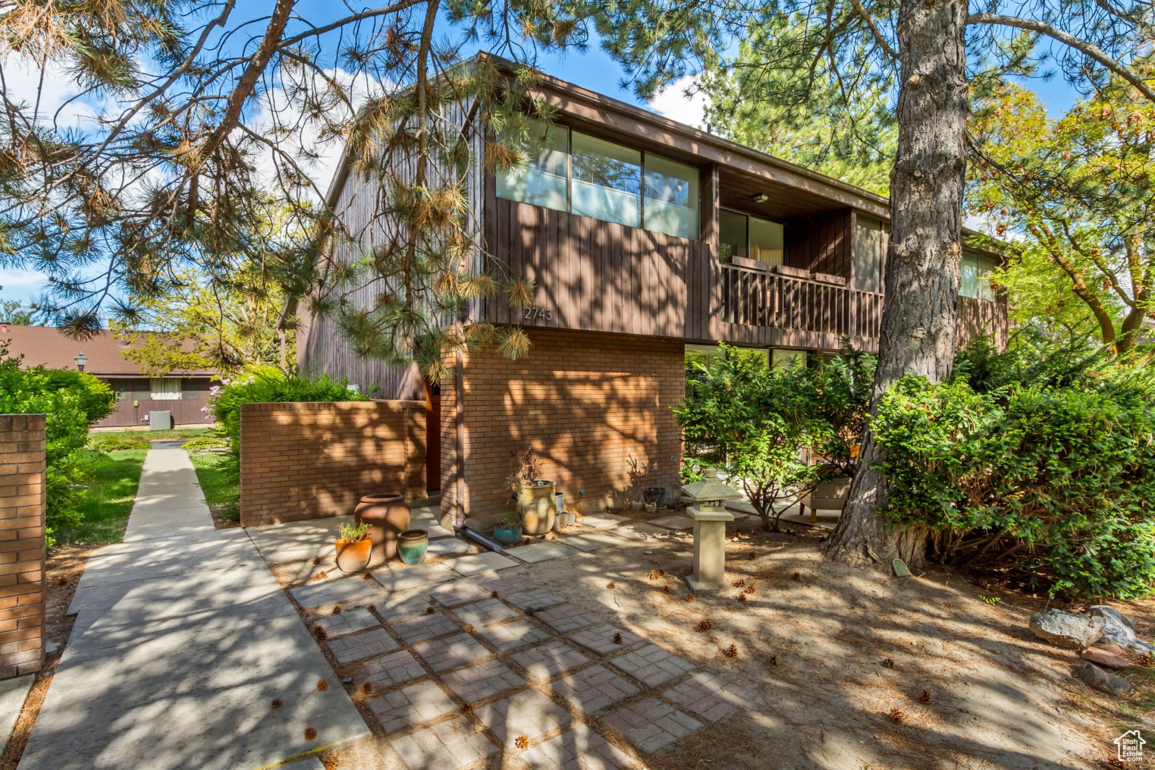 2743 N Edgewood Dr
