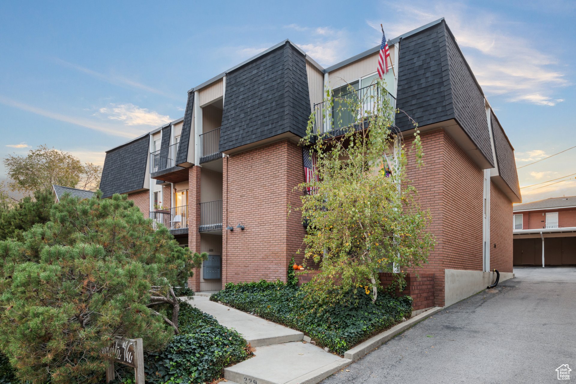229 N B St #9