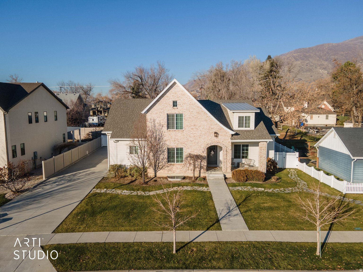 342 W Clark Circle
