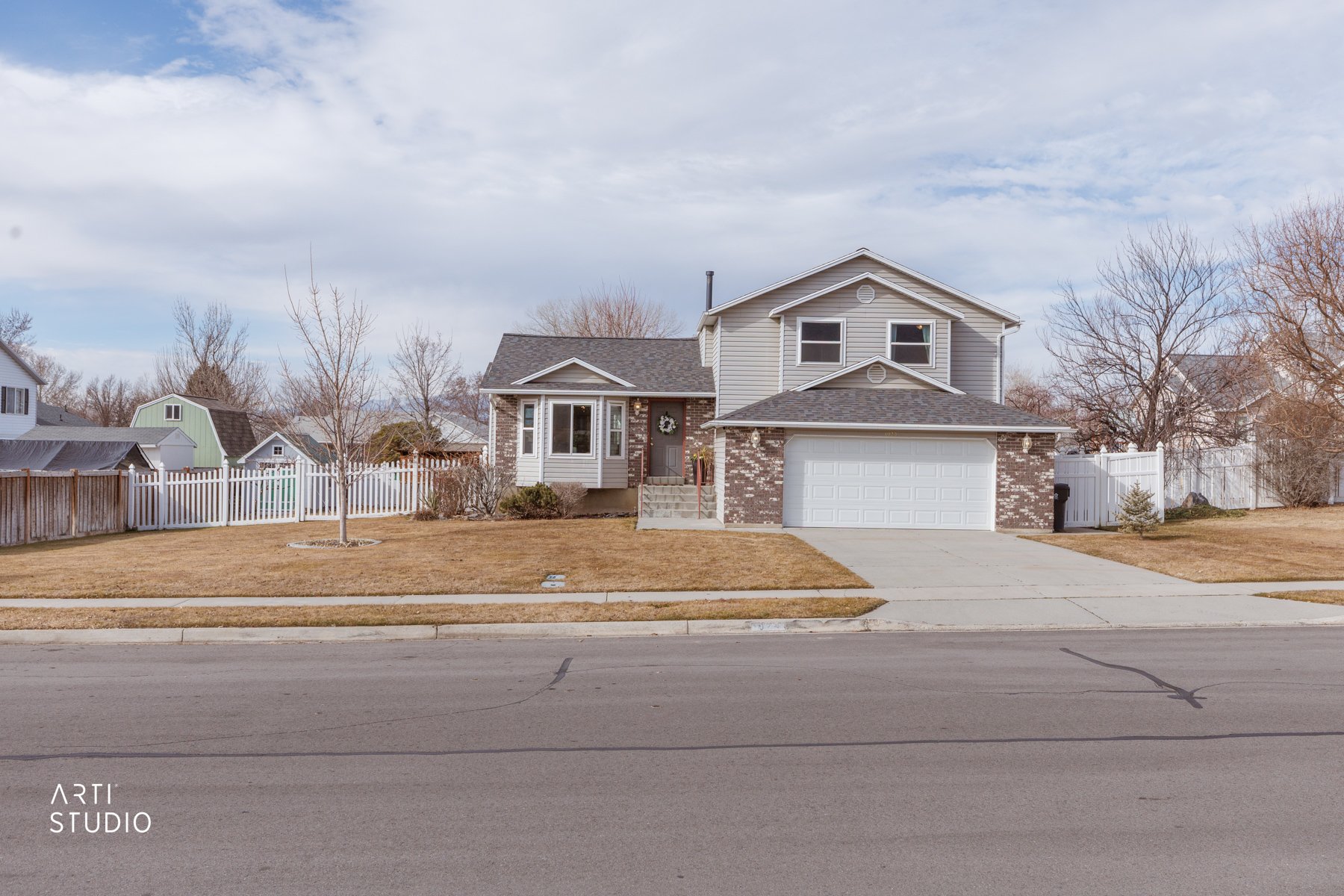 1023 N 250 W