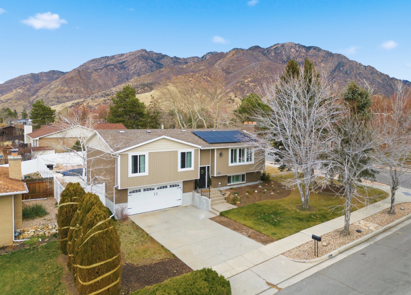 3533 E Country Manor