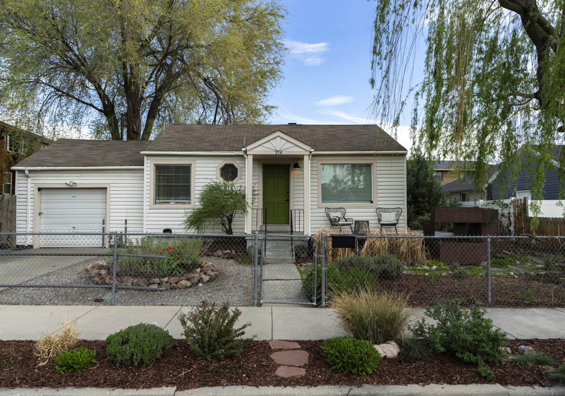 314 E Redondo Avenue