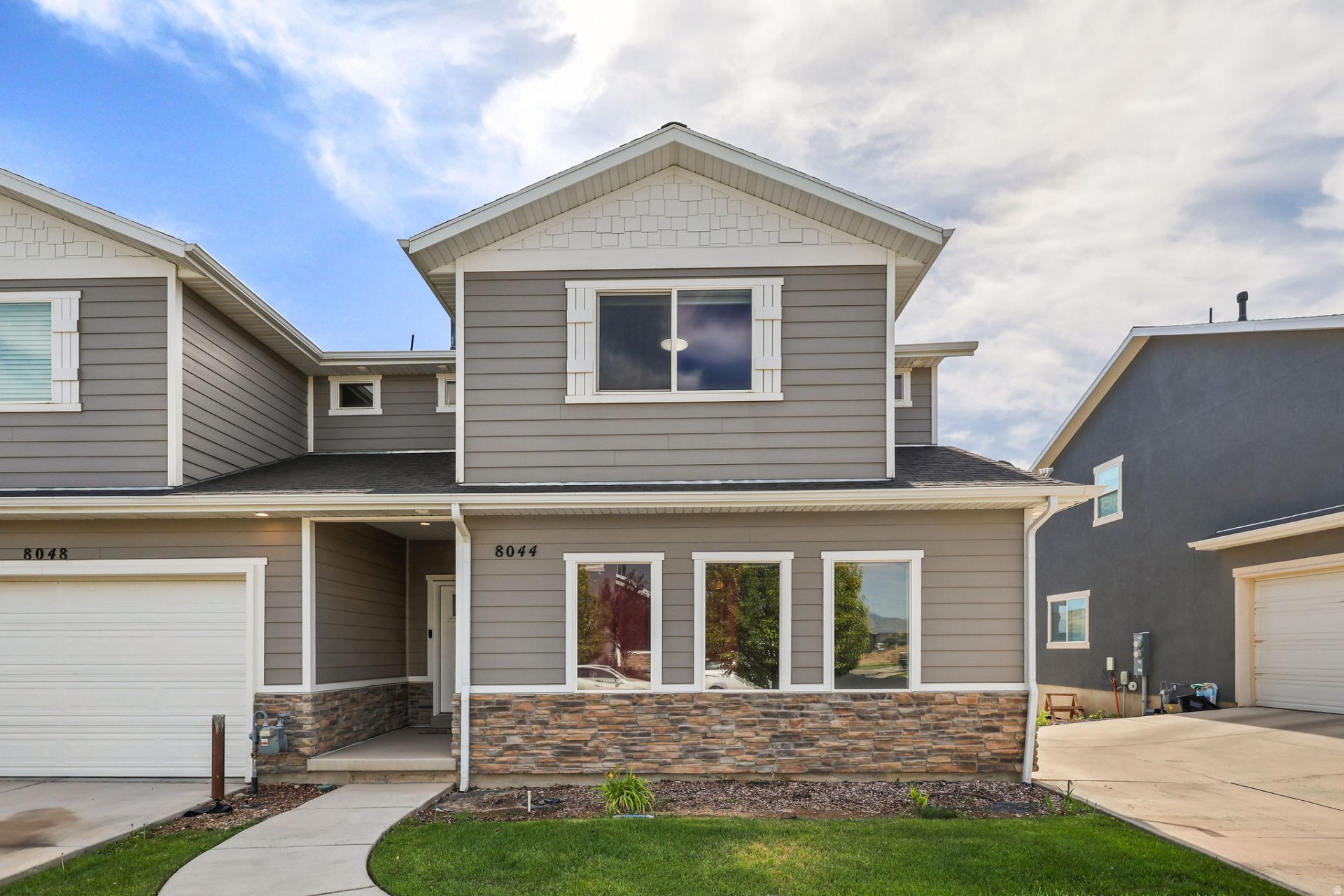 8044 N Clydesdale