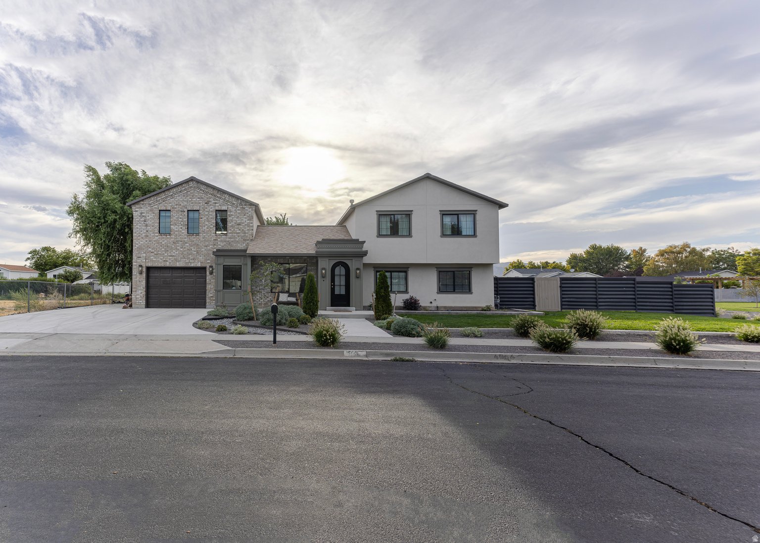 1593 N 1825 W 