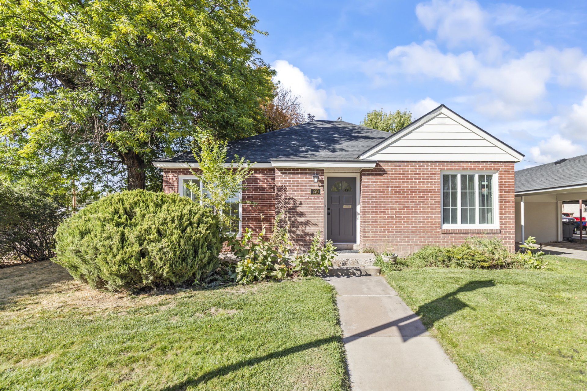 270 W Main St.