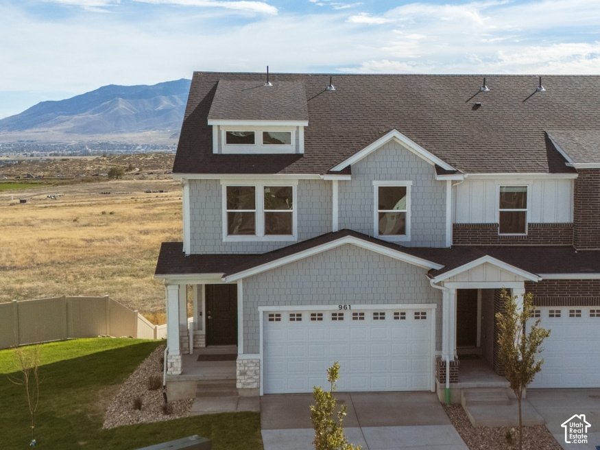 961 W Coral Charm Way