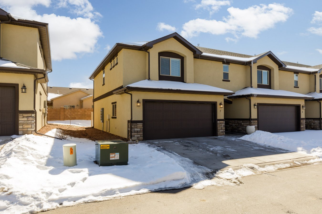 Immaculate END UNIT in Shadow Ridge Townhomes is calling your name! With features like: granite countertops, soft close knotty alder cabinets, wood plank tile throughout the main level, epoxy garage floor, bamboo flooring in master bedroom, soaking tub in the large master suite and lots of storage closets. You do not want to miss your opportunity to snag this home up. *Buyer to verify all info