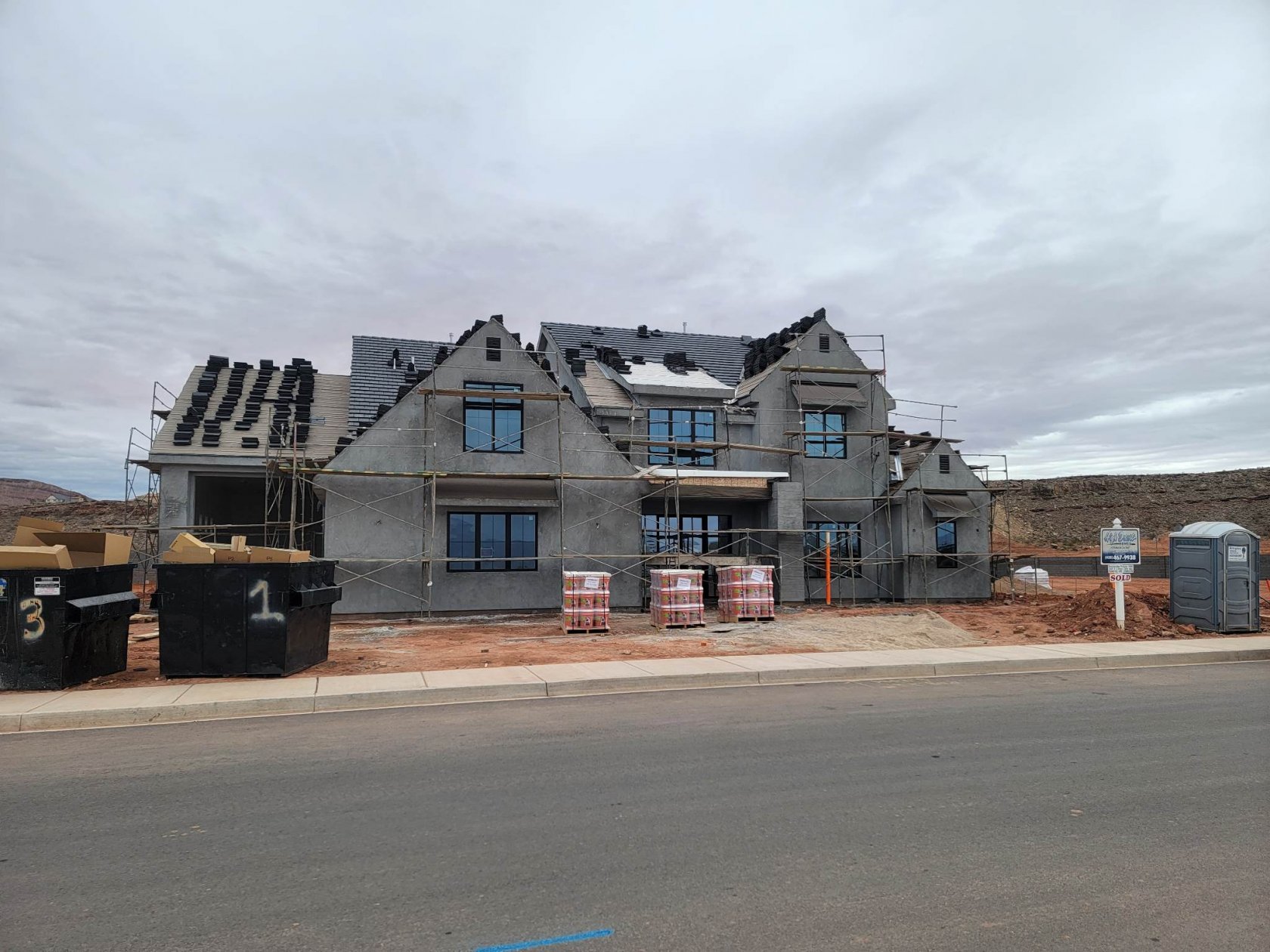 2401 S Crimson Cliffs Way