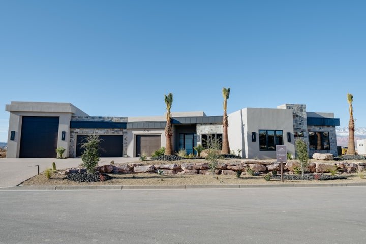 2761 E Granite Way