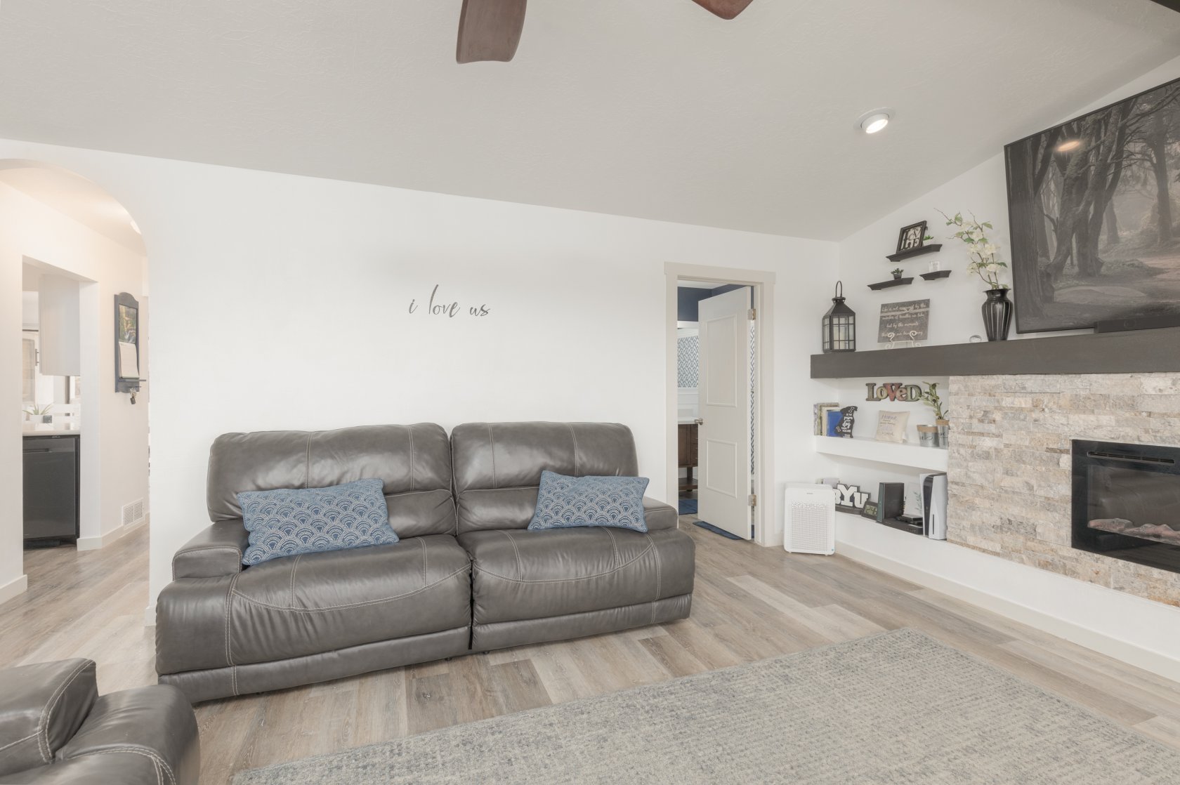 1056 E Summit Ridge