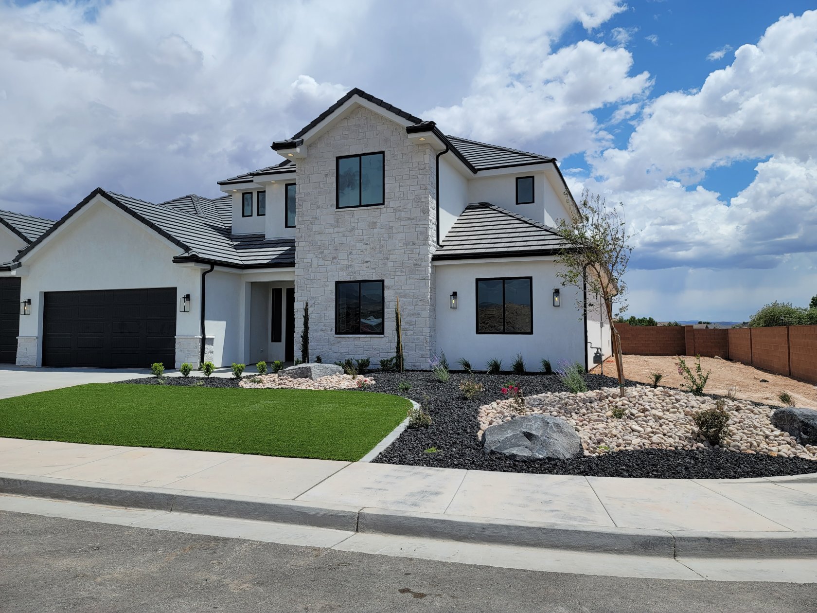 1748 E Ridgeline Circle