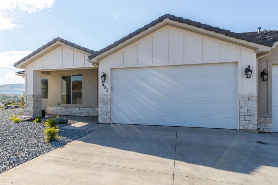 1453 W 460 N