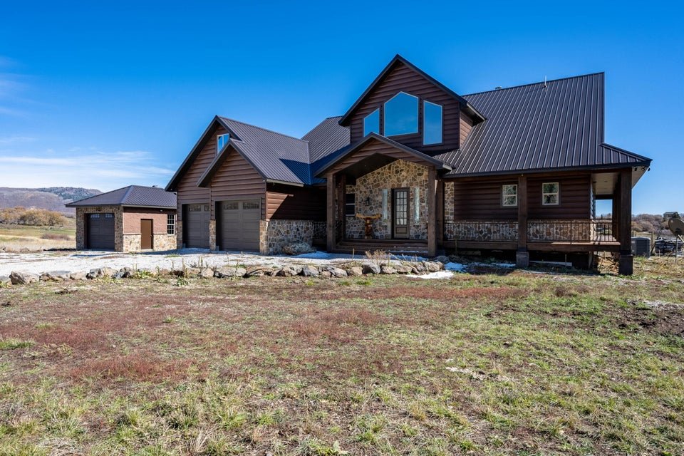 227 W Aspen Circle