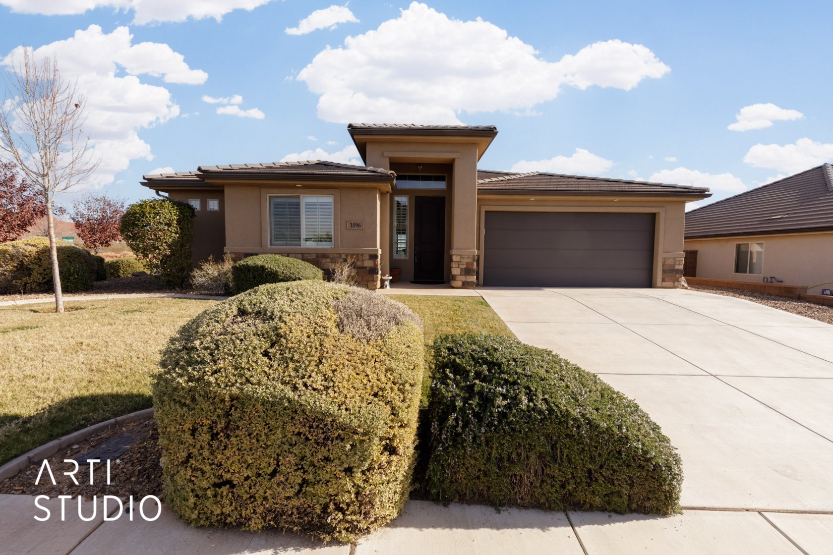 1096 N Lesa Lane