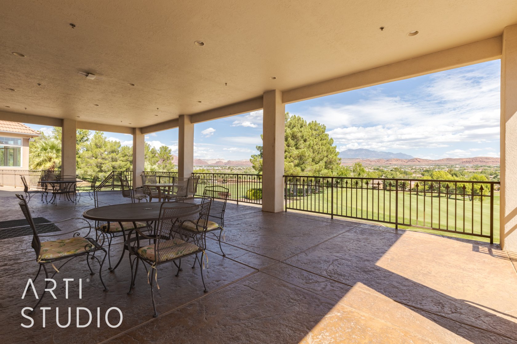 2669 W Canyon Ridge Road