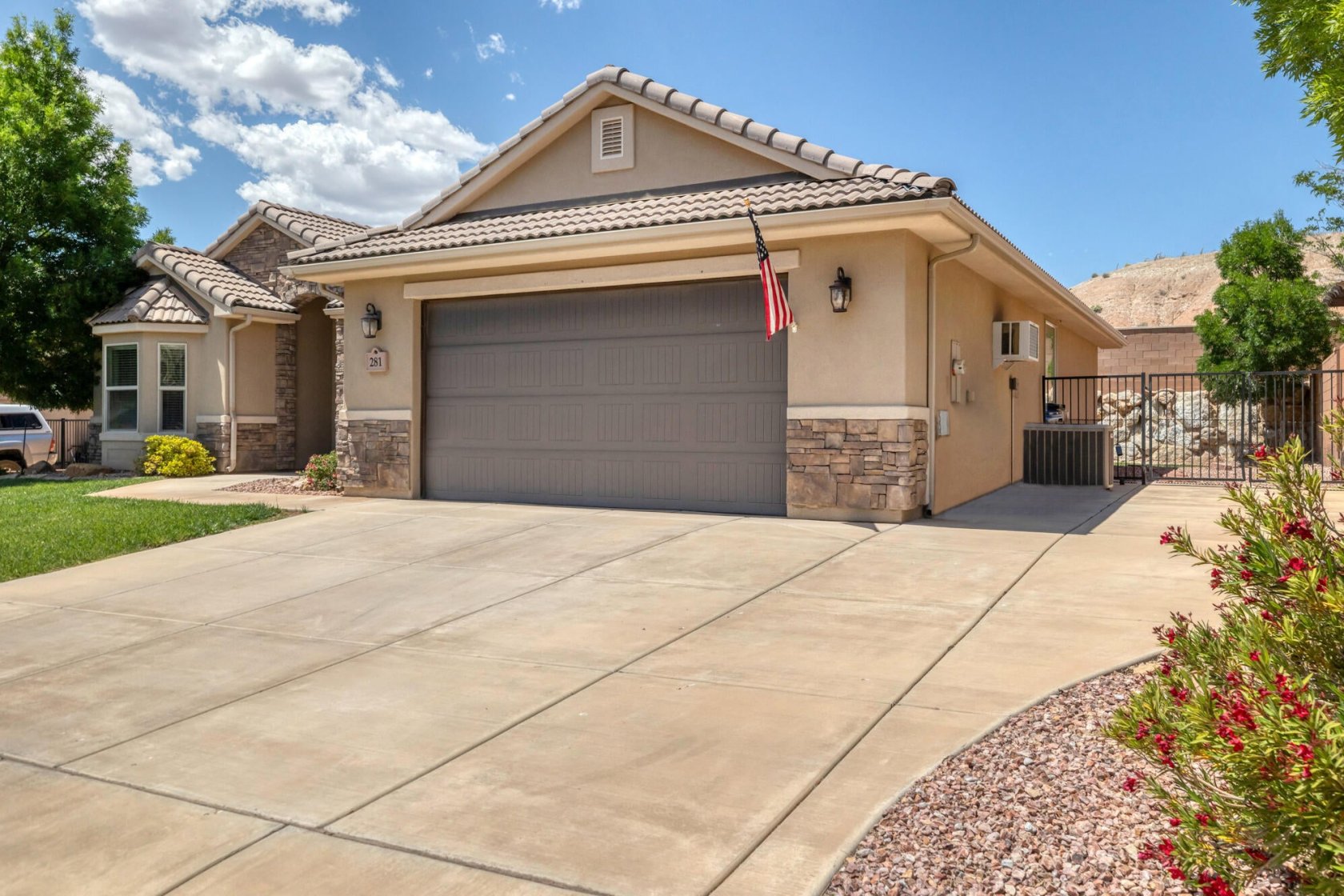  281 E Munich Dr
