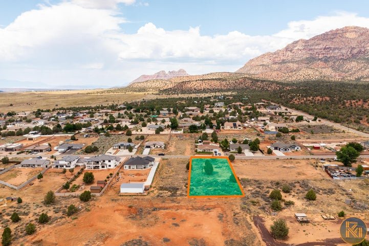 1324 E Manzanita Dr