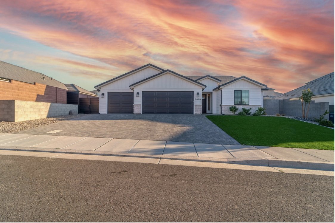 3024 E Broken Mesa Dr