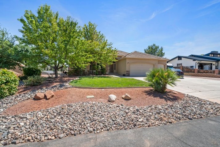 1207 W Escalante