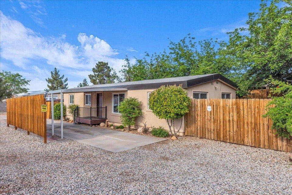 2061 W 1425 N