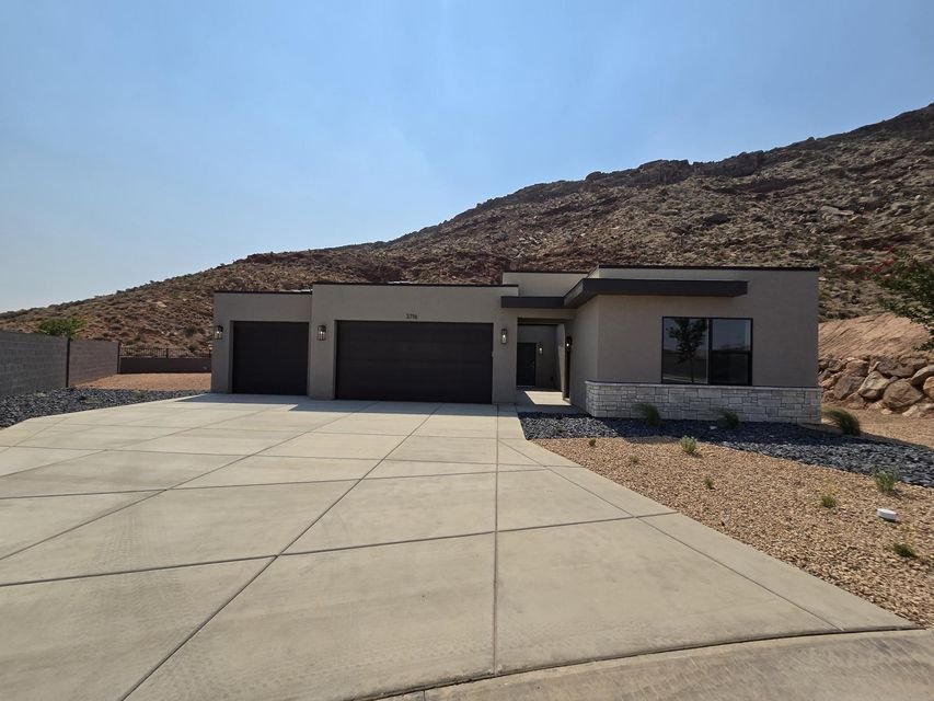 3716 E Padre Cove