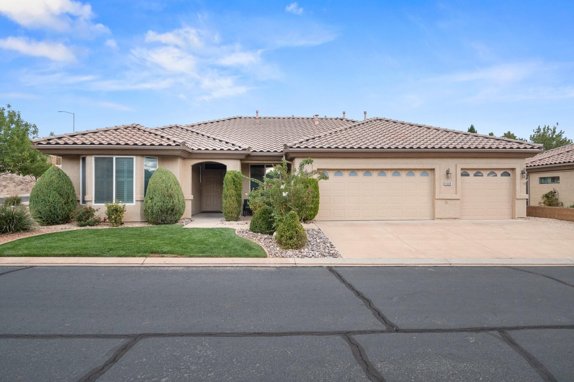 4569 Sandscape Dr