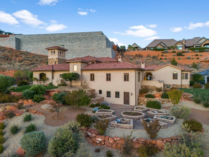 237 N Cliffside Dr