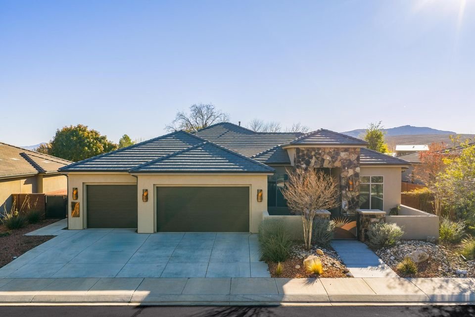 463 W Cougar Way
