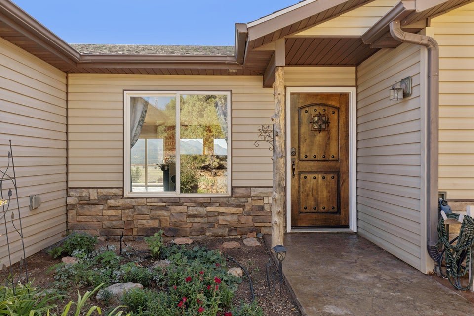370 E Foothill Circle