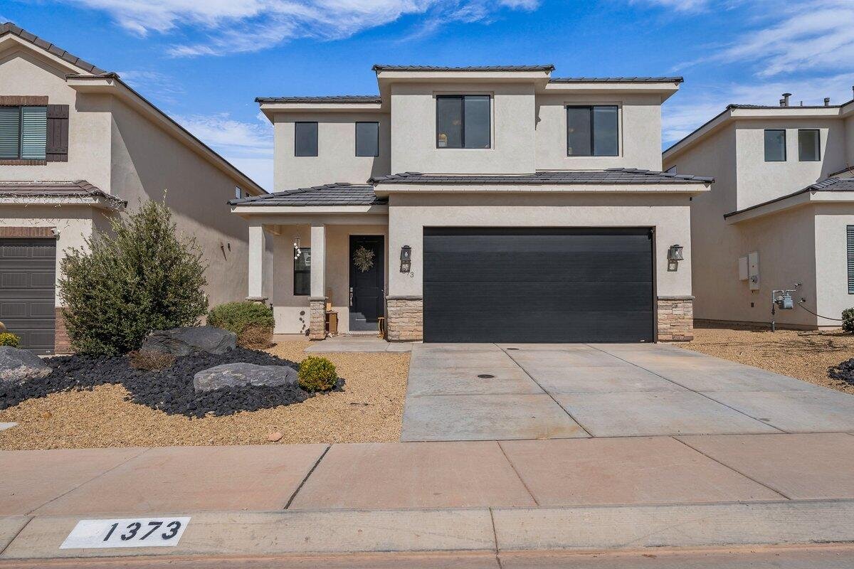 1373 E White Hollow LN