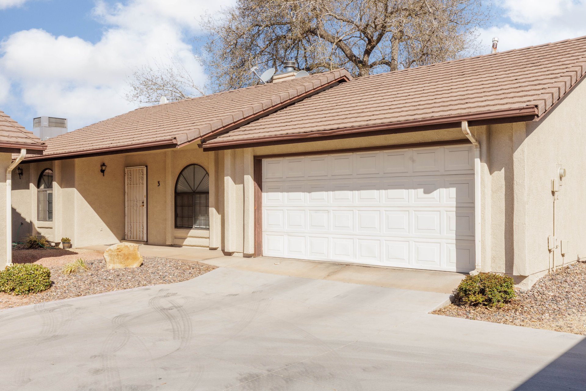 465 S Main St #3