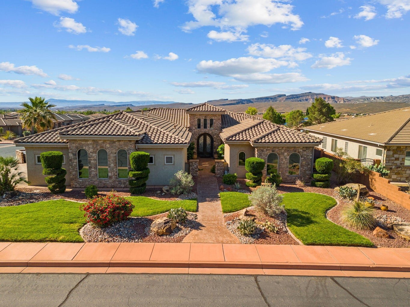 452 W Tenaya Dr