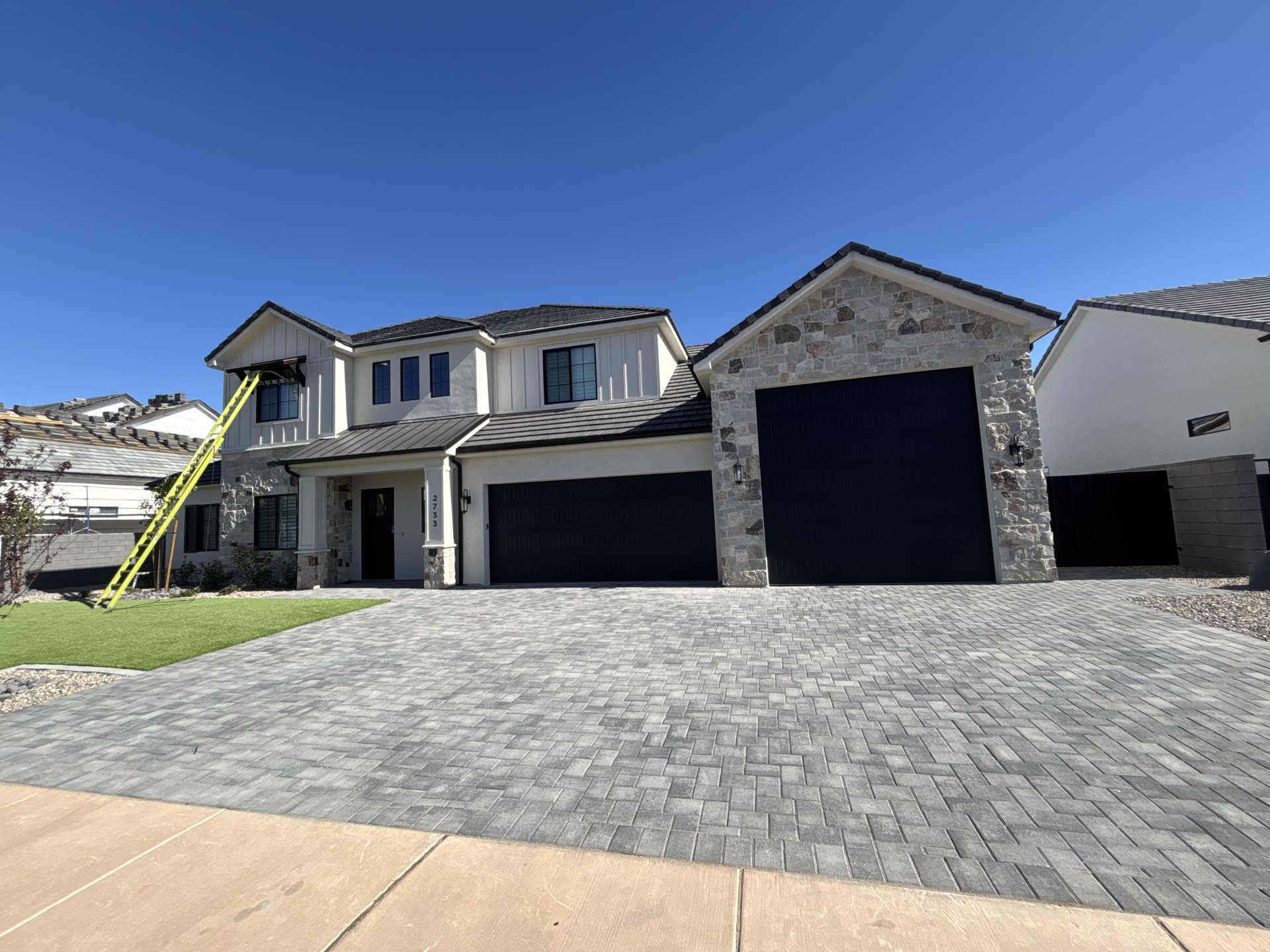 2733 E Moorland Dr.
