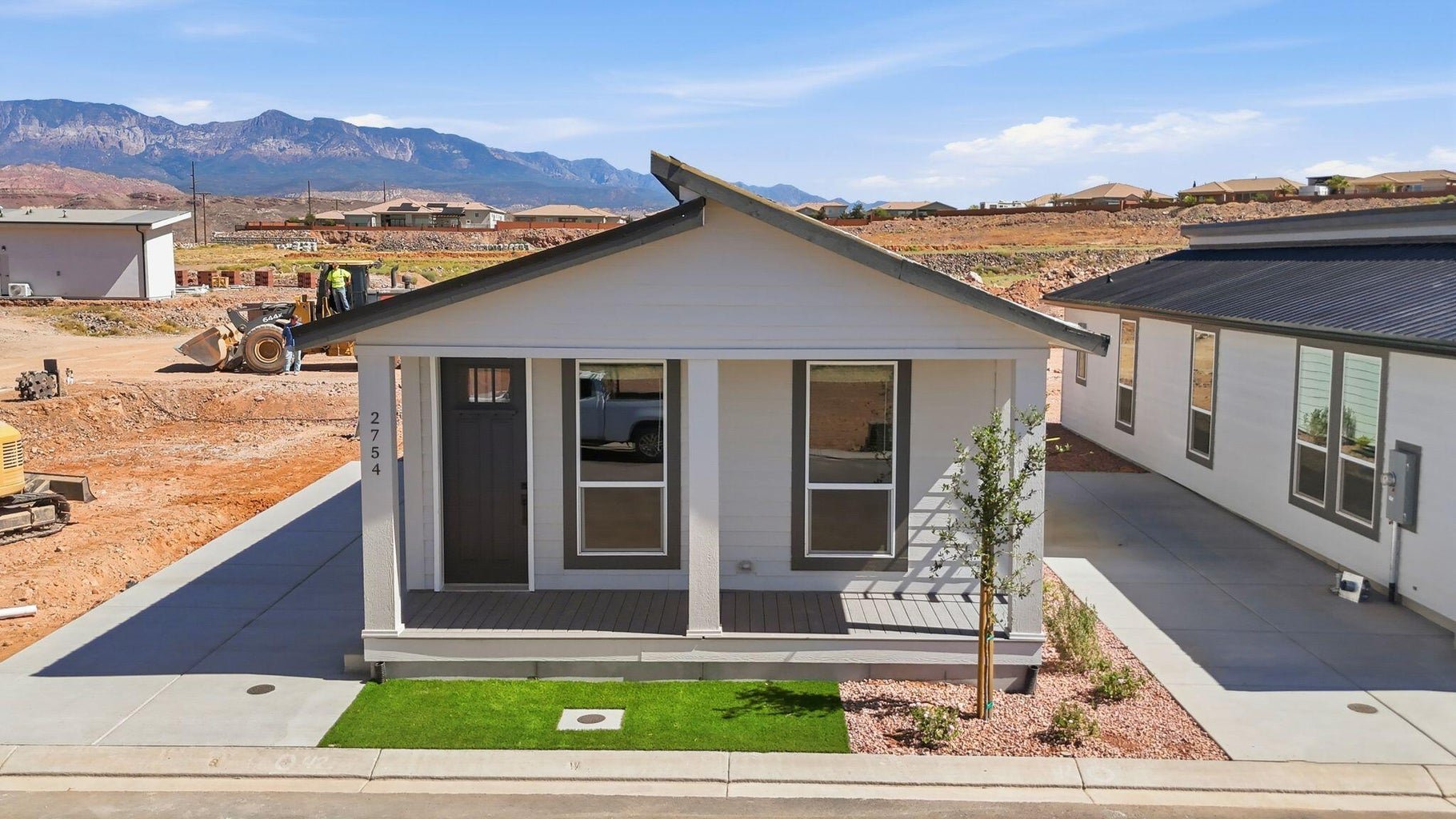 2754 W Crestview Cir